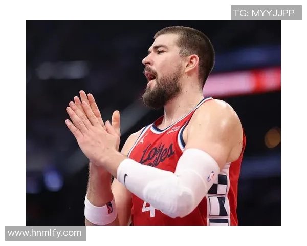 快船105-119骑士 球员点评:2人优异,1人及格,6人低迷 快船105-119骑士 球员点评:2人优异,1人及格,6人低迷